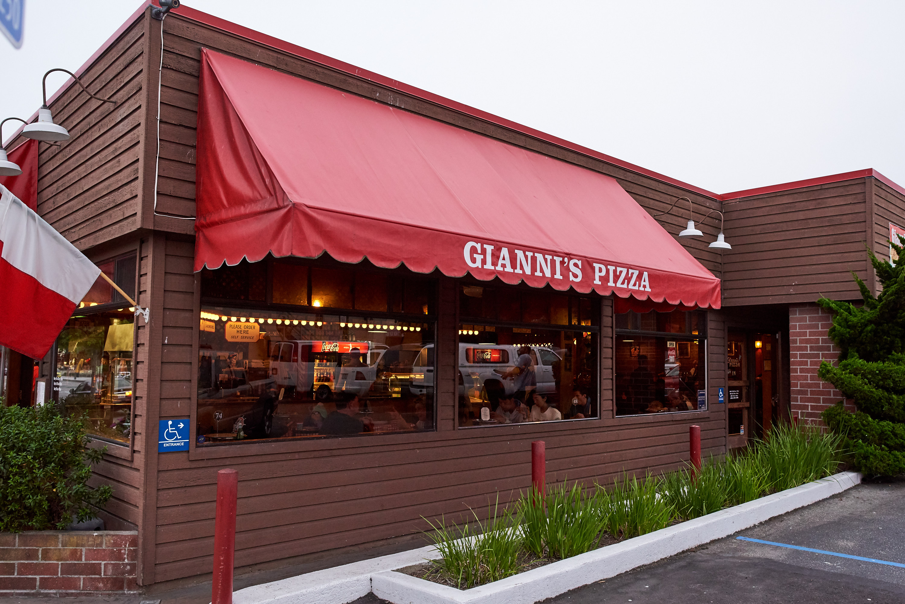 Gianni's Pizza | Lighthouse District 